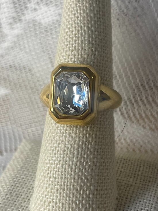 Sundance Jewelry - Gold Tone Emerald Cut Crystal Statement Ring Size 6.5